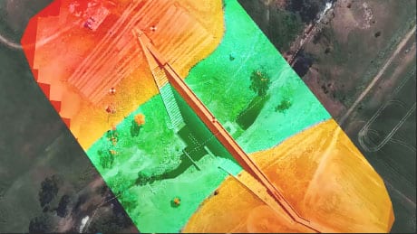 Mappa digitale di una diga che mostra come i dati del drone possono essere analizzati per mostrare le misure di elevazione