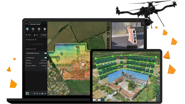 Computer laptop che analizza le immagini dal drone di un castello e un iPad che mostra la traiettoria di volo di un drone attorno al castello