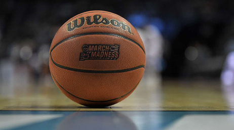 Pallone da basket Wilson con la scritta March Madness