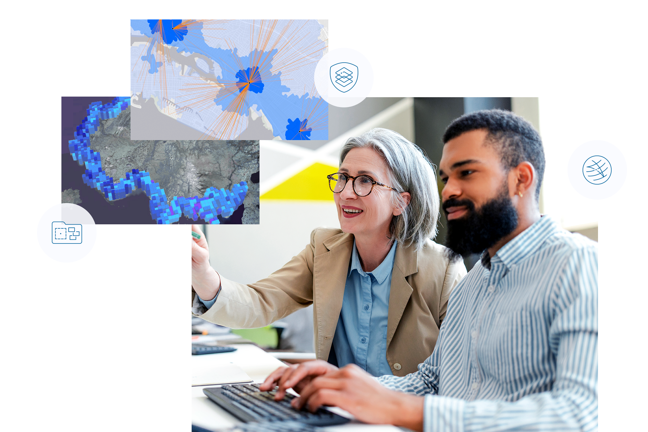Due colleghi collaborano su un computer, analizzando le visualizzazioni dei dati geografici mostrati sullo schermo.